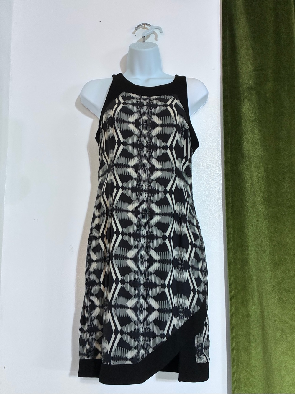 charlie jade Black & Cream Geometric Halter Shift Dress